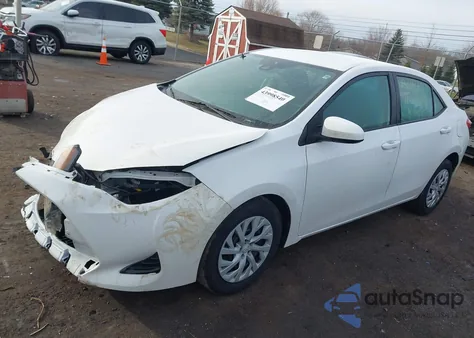 2018 Toyota Corolla Le z USA, uszkodzony, nr VIN 5YFBURHE5JP856113